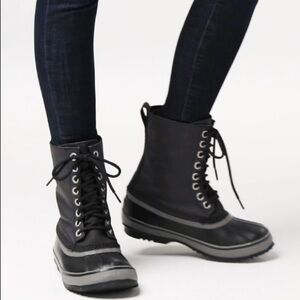 NWT Sorel 1964 CVS boot black size 6 or 8 Warm